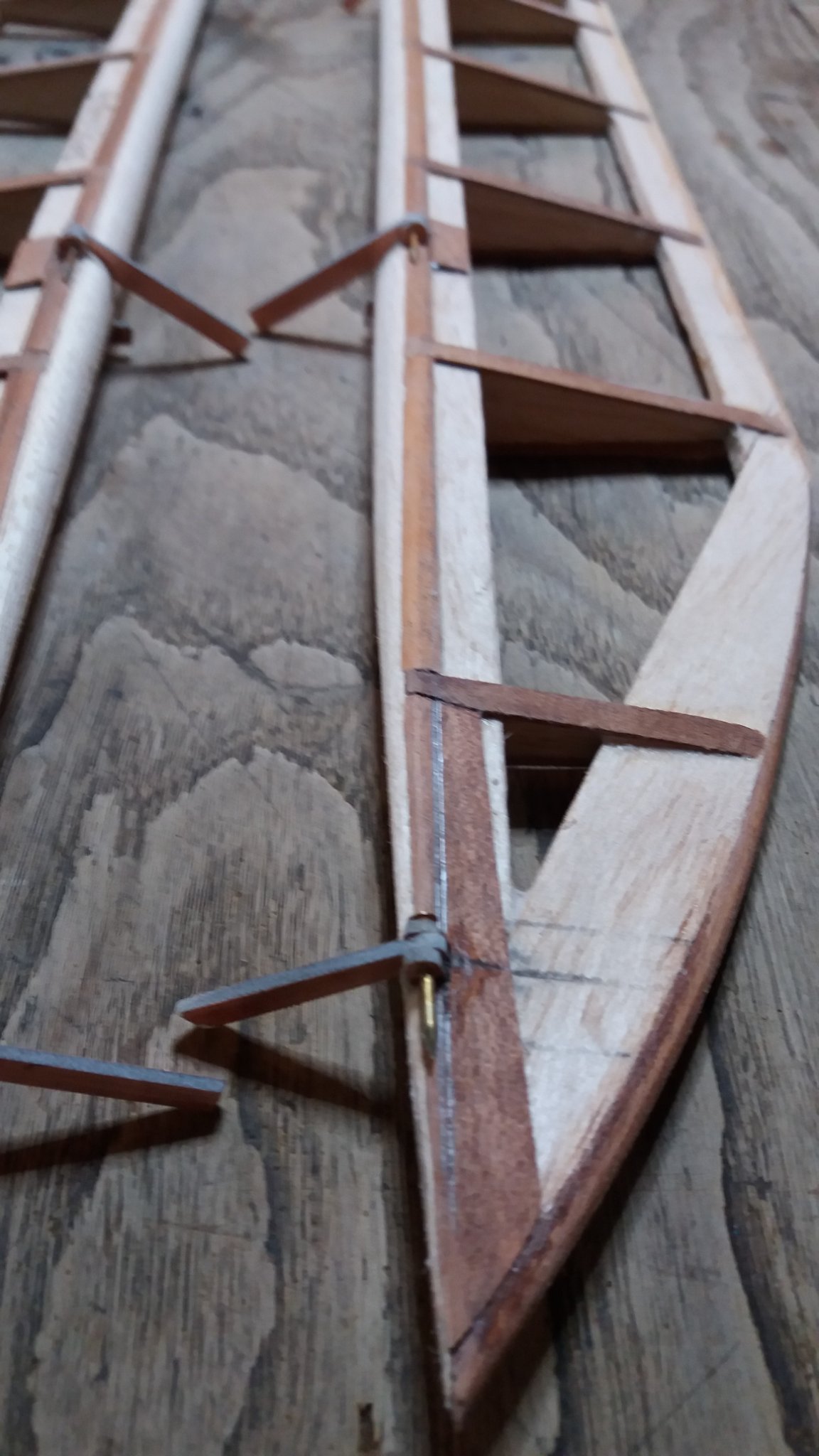 charnieres maquette ailerons et volets.jpg