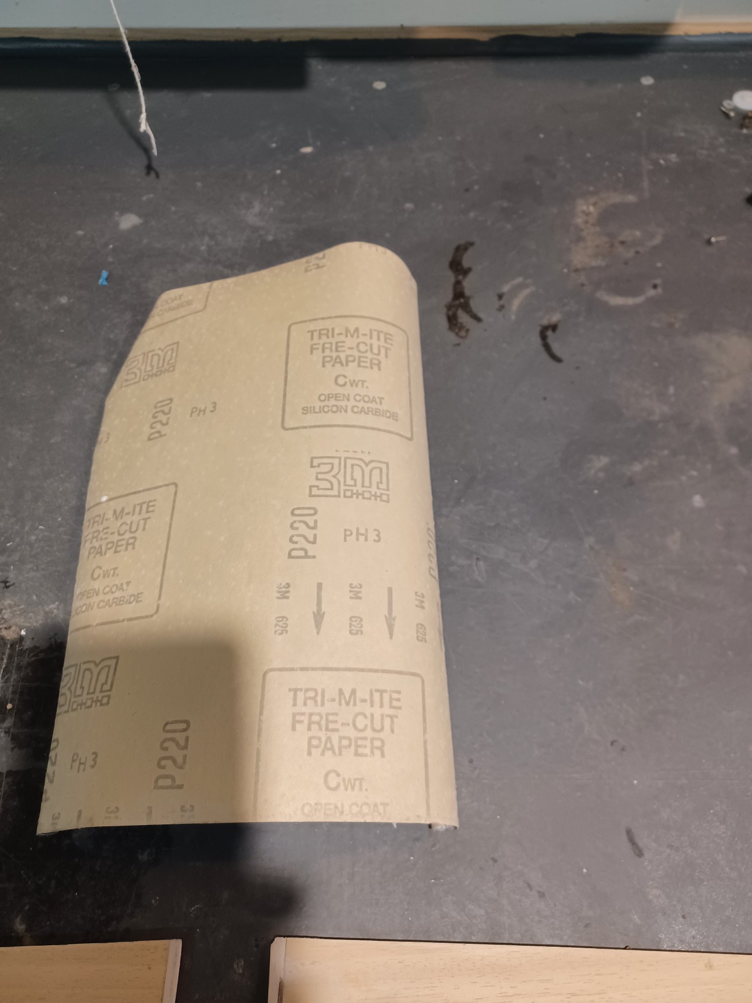 papier de ponçage dessous.jpg