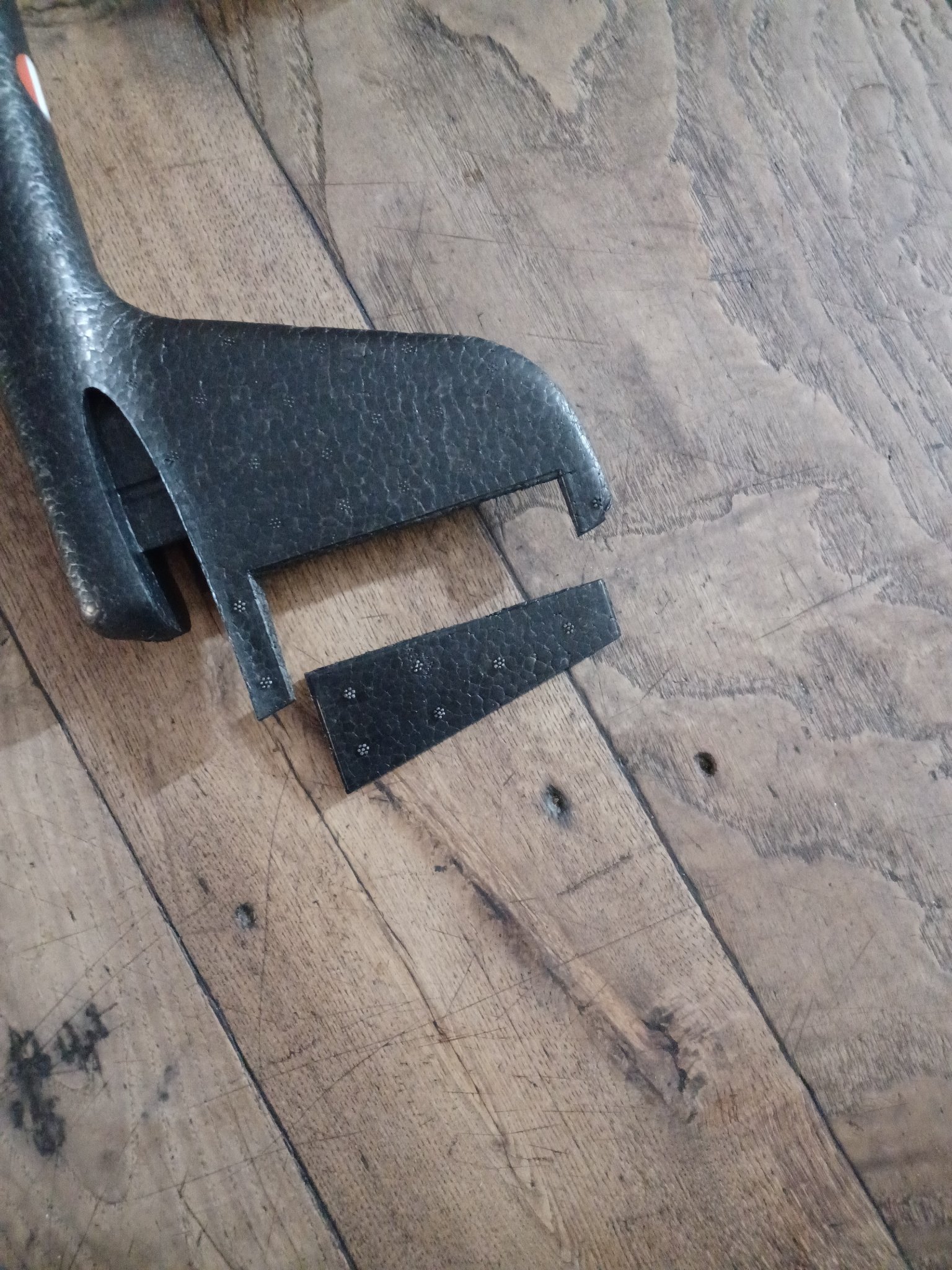 decoupe gouverne de direction.jpg