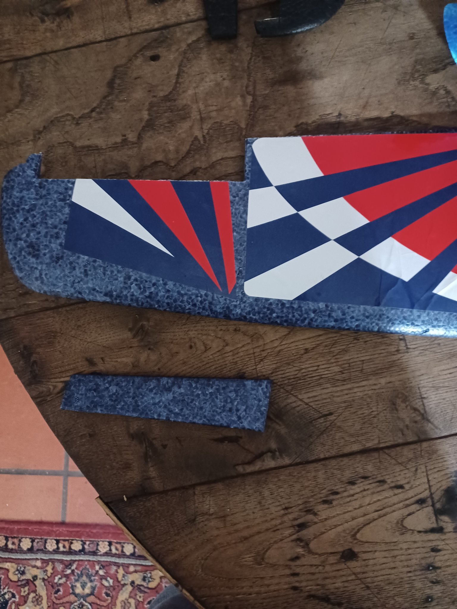 decoupe gouverne ailerons 2.jpg