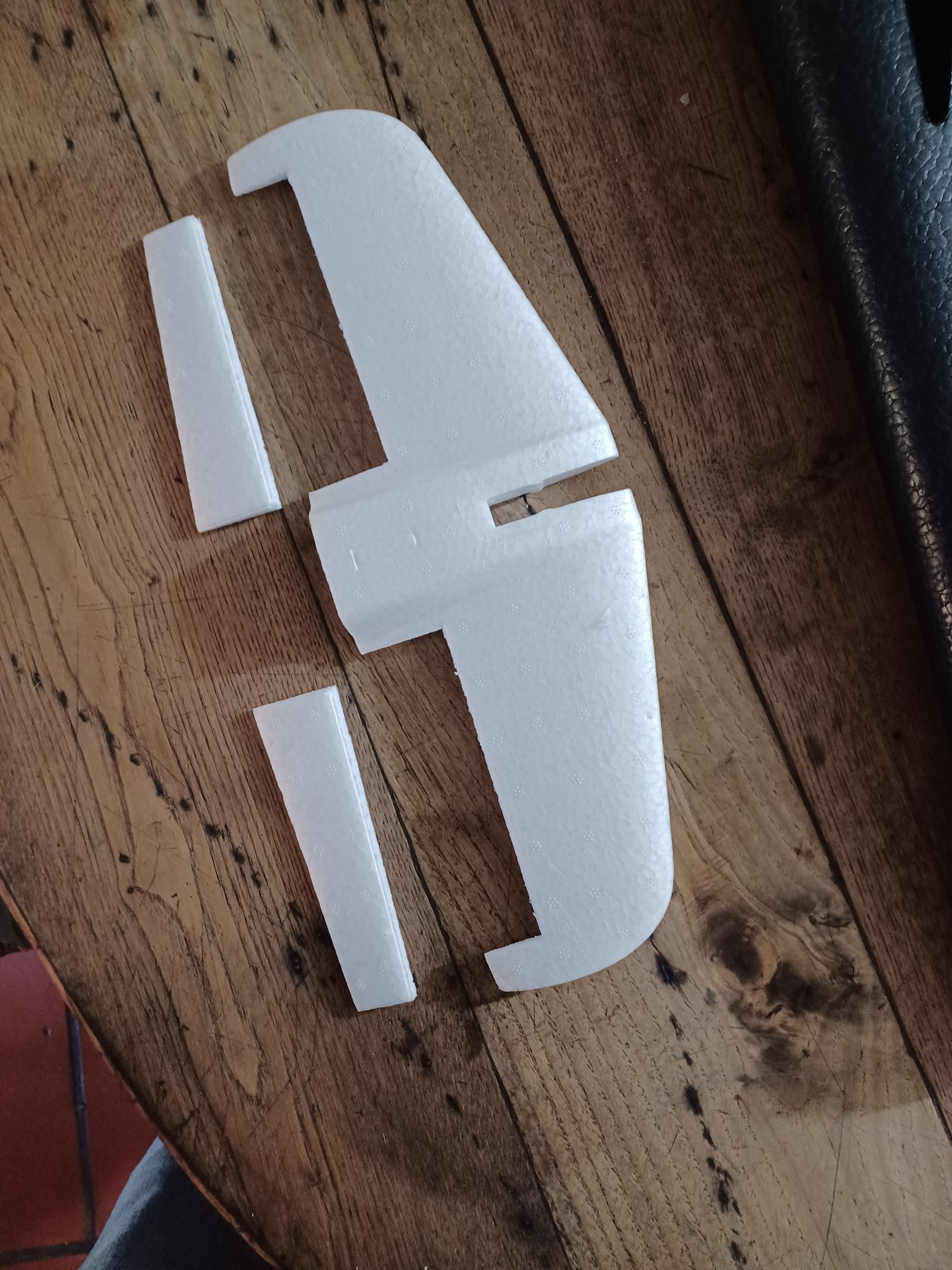 decoupe gouverne profondeur.jpg