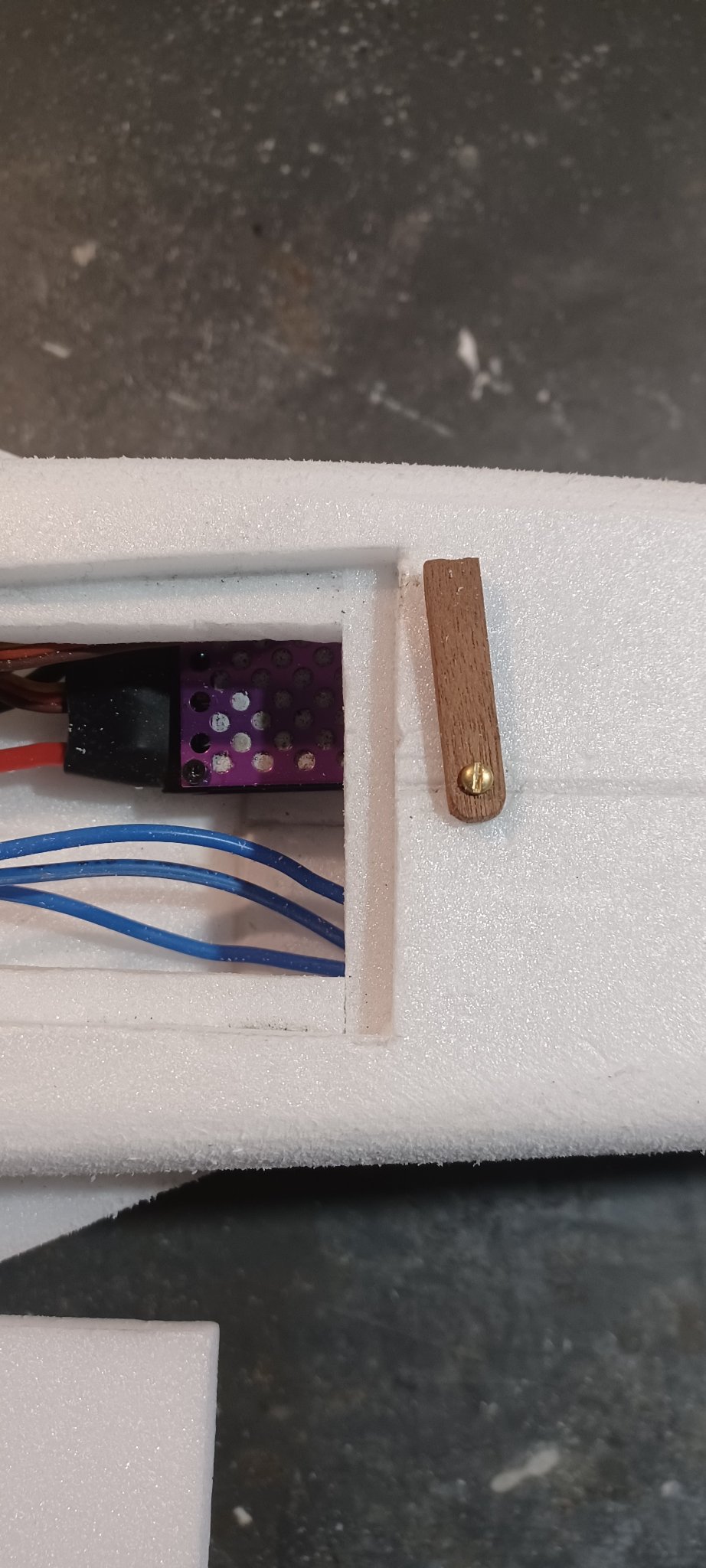 fixation capot 3.jpg