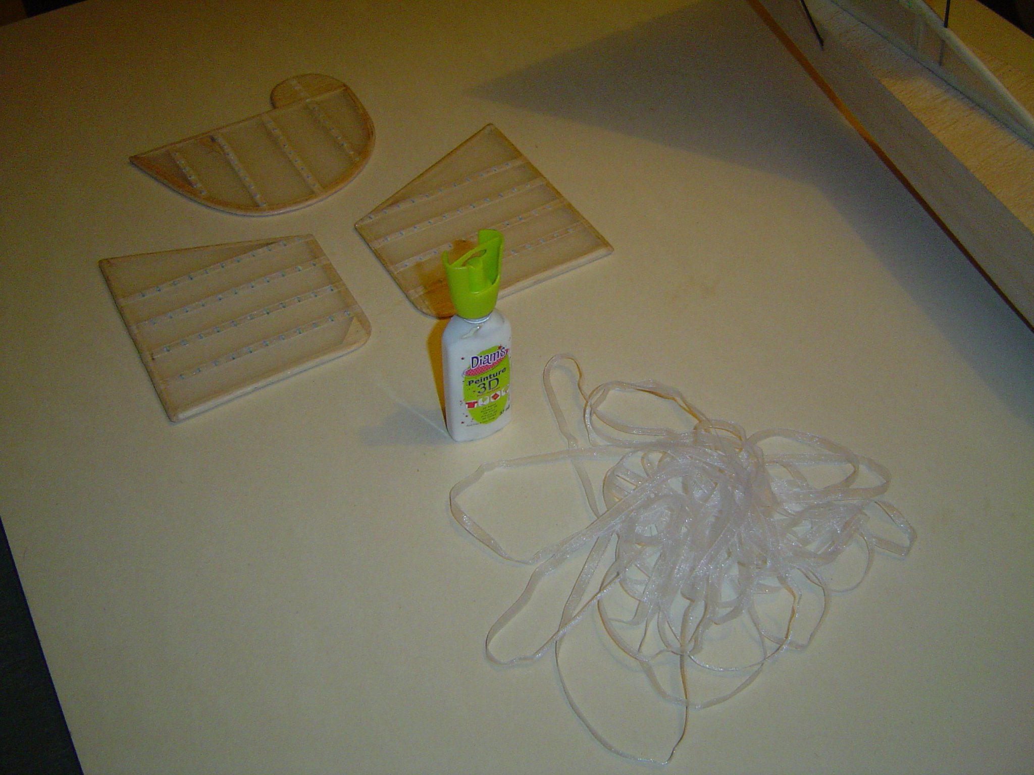 empennage ,ruban et peinture epaisse.JPG